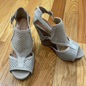 **Gianni Bini Wedges 8M